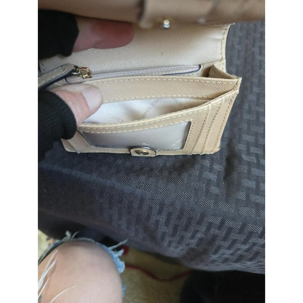 Michael Kors Beige Slim Wallet for Women - Near Mint Condition - Auth